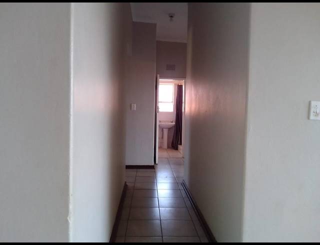 3 BEDROOM PROPERTY TO RENT IN FLORIDA LAKE